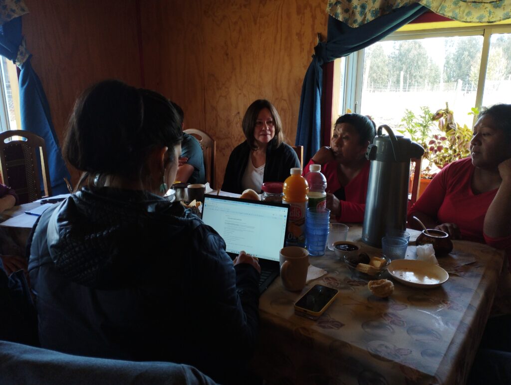 Breakfast with communities of Alto Biobío led by International Rivers, Defensa Ambiental and Earth Law Center to discuss the safeguarding of Biobío river. (Photo credit: Isadora Armani / International Rivers)